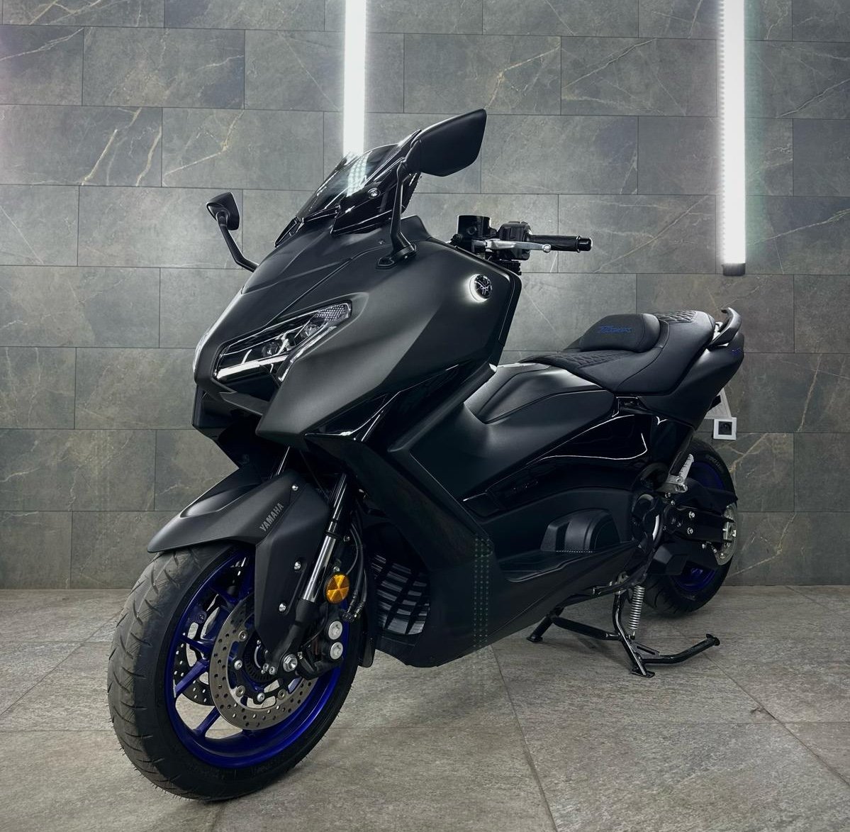 Location Yamaha T-MAX 560 Marrakech - Vue latérale